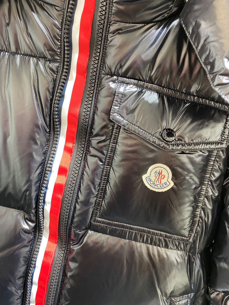 Men's Black Puffer Jacket with Red Stripes - Stylish Insulated Outerwear for Winter